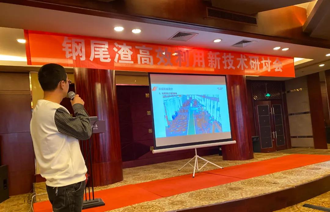 新鄉(xiāng)長(zhǎng)城參會(huì)代表做會(huì)議報(bào)告 新鄉(xiāng)長(zhǎng)城參會(huì)代表做會(huì)議報(bào)告