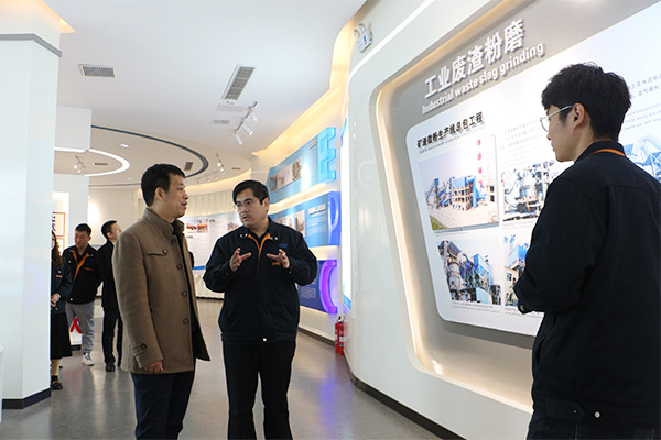 河南省商務(wù)廳領(lǐng)導(dǎo)蒞臨新鄉(xiāng)長城機(jī)械實(shí)地核查電子商務(wù)發(fā)展情況 河南省商務(wù)廳領(lǐng)導(dǎo)蒞臨新鄉(xiāng)長城機(jī)械實(shí)地核查電子商務(wù)發(fā)展情況