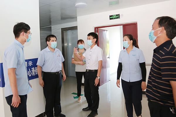 新鄉(xiāng)長城員工向孟莊鎮(zhèn)敬老院捐款 新鄉(xiāng)長城員工向孟莊鎮(zhèn)敬老院捐款