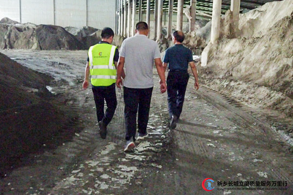 長城團(tuán)隊(duì)深入鎳渣微粉生產(chǎn)一線 長城團(tuán)隊(duì)深入鎳渣微粉生產(chǎn)一線