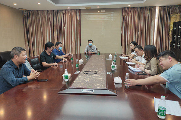 新鄉(xiāng)長城機械萬里行團隊走訪客戶 新鄉(xiāng)長城機械萬里行團隊走訪客戶